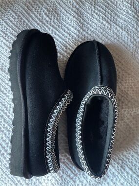UGG Black Tasman
